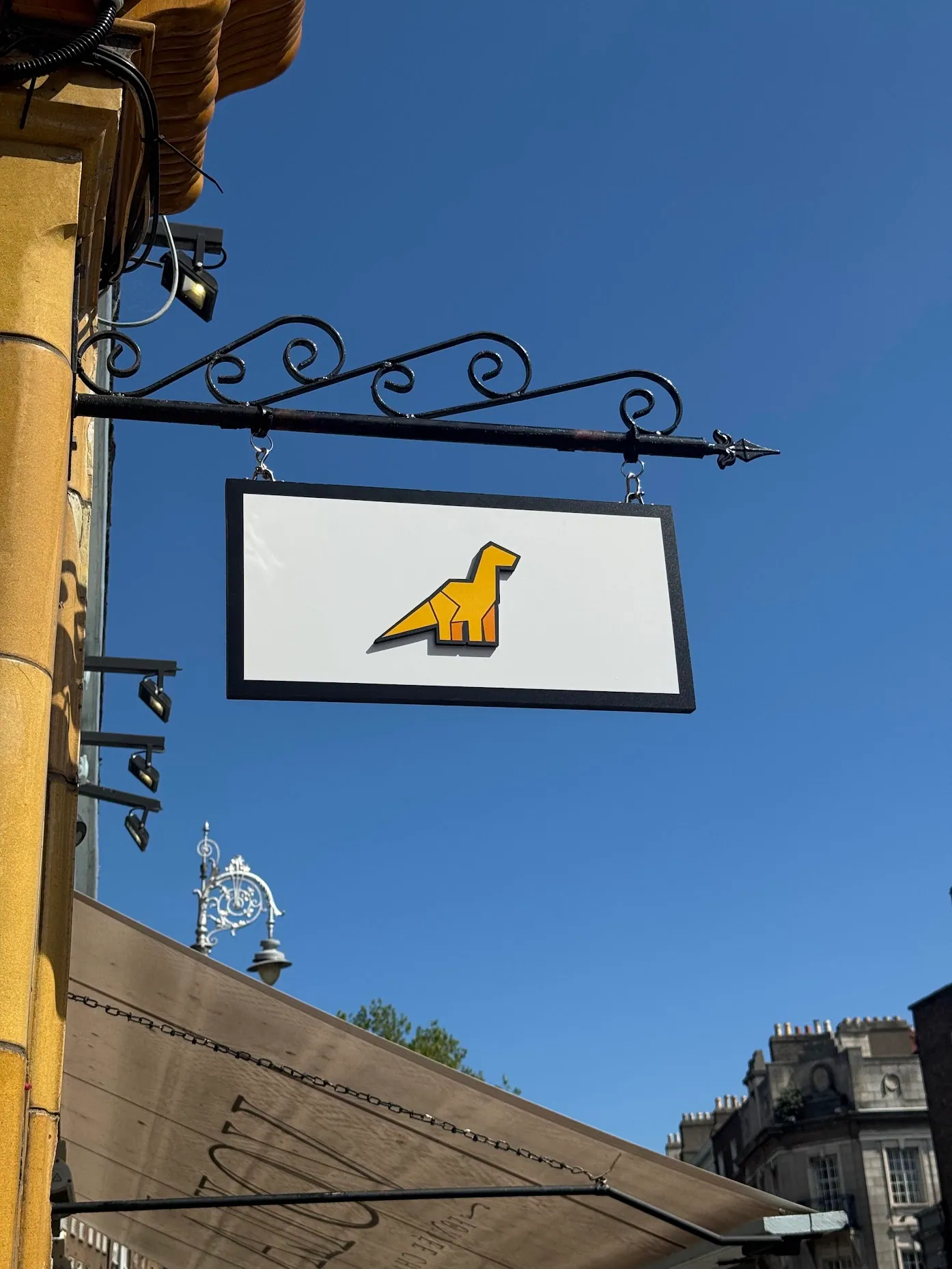 Bronto signage